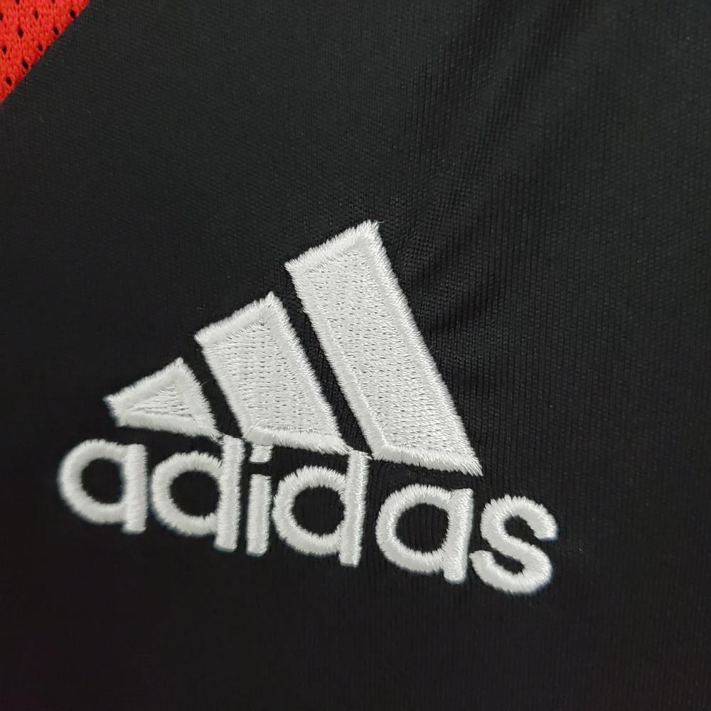 Adidas Sponsor