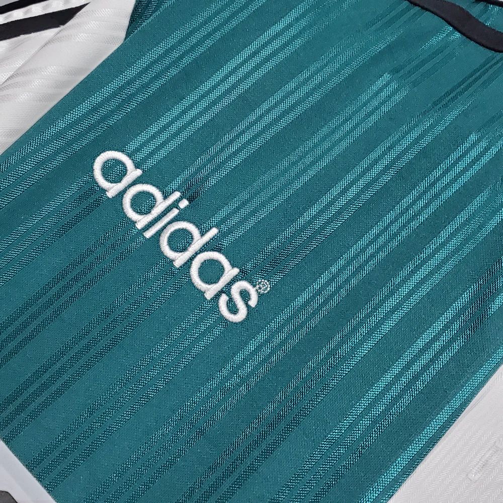 Adidas Sponsor